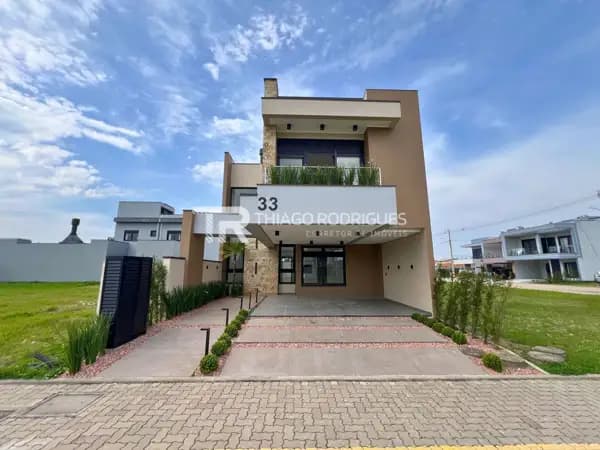Casa de Alto Padrão de 185m² à Venda no Condomínio Toronto, Rio Branco — Canoas/RS