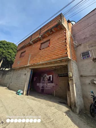 Sobrado com 4 quartos (1 site) cozinha, garagem e área com churrasqueira BEM ESTRUTURADO