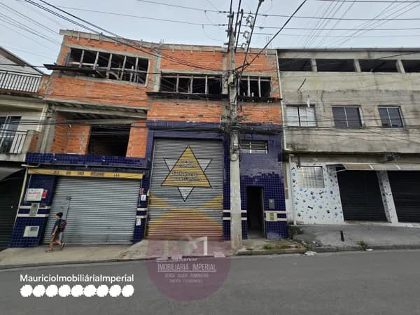 Salão comercial com 2 w.c e mezanino. Pé direito 4 metros Ideal para igreja