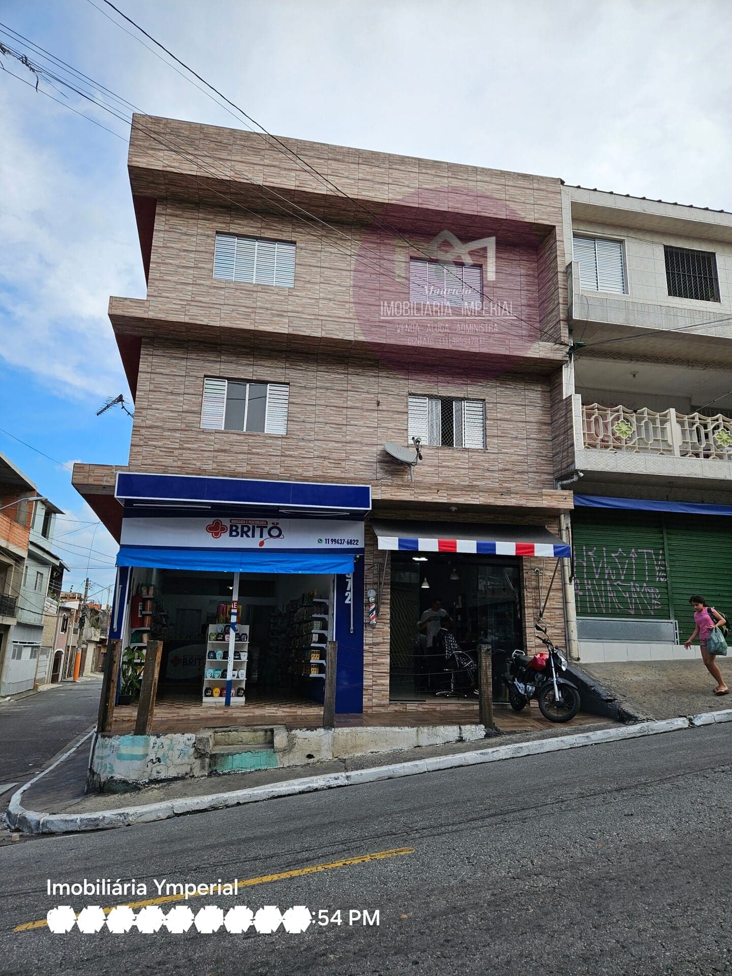 Casa Padrão sala, cozinha, quarto, w.c em frente á avenida comercial
