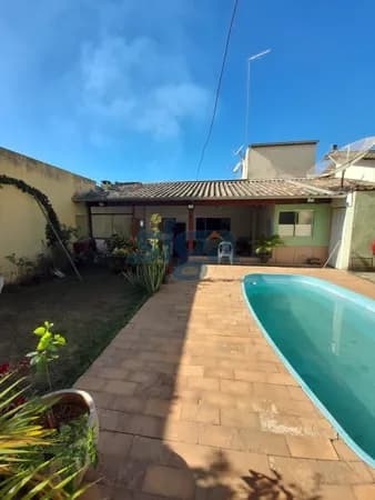 Casa com área gourmet e piscina