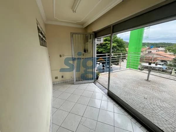 Sala em galeria comercial