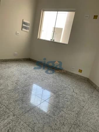 Casa triplex à venda no bairro Centro - Pedro Leopoldo/MG