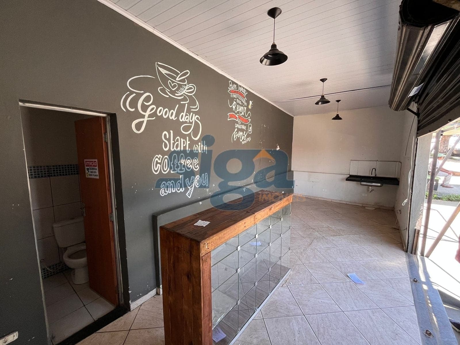 Casa com ponto comercial no bairro Teotônio Batista de Freitas - Pedro Leopoldo/MG