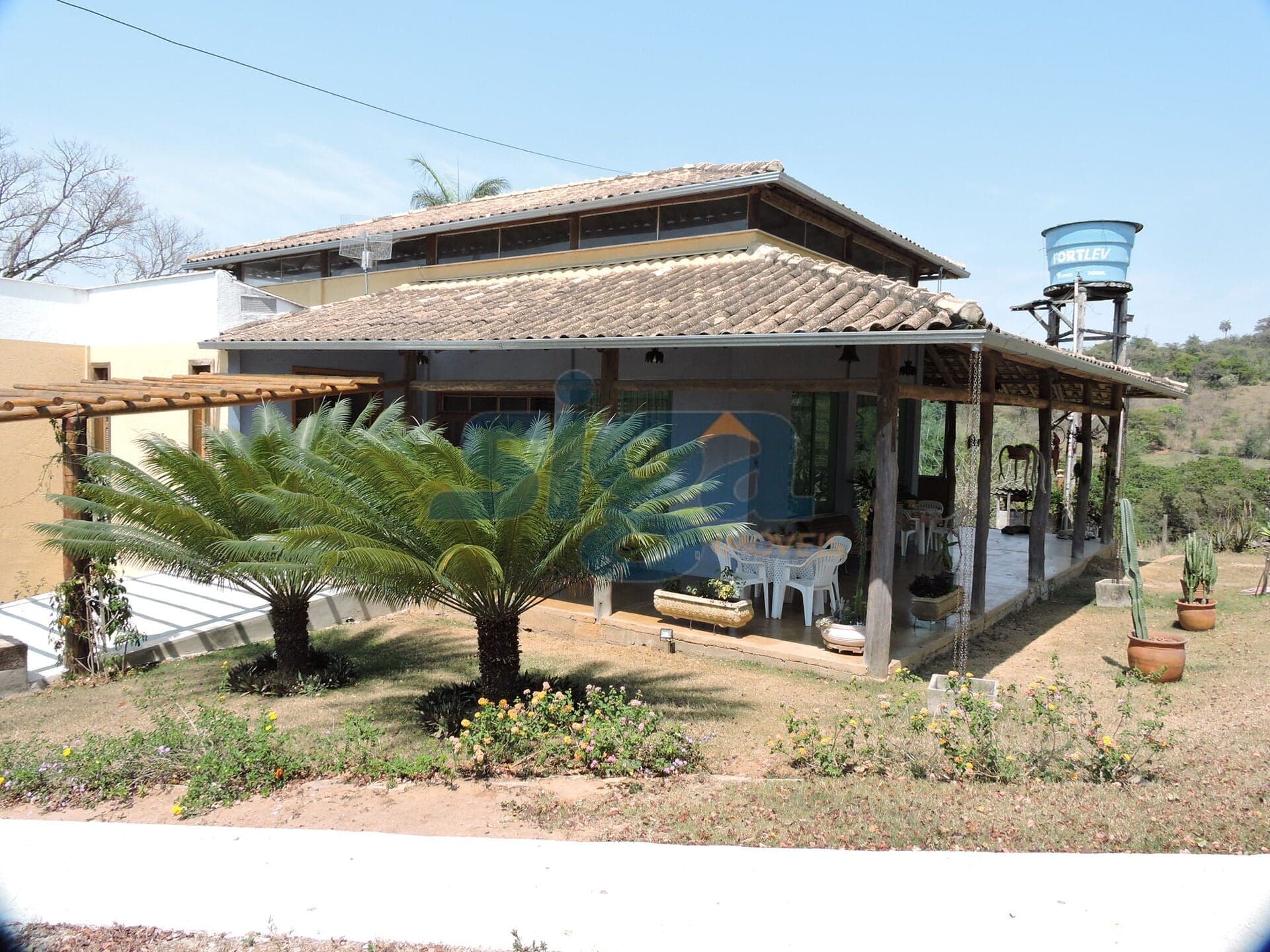 Sítio bem localizado