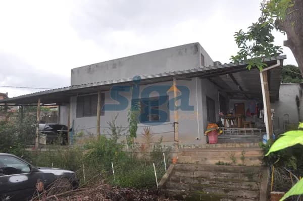 Casa com 720m² de lote