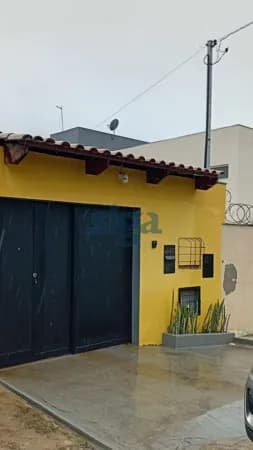 ✨ Casa à Venda com 2 Quartos (1 Suíte), Jardim e Excelente Acabamento