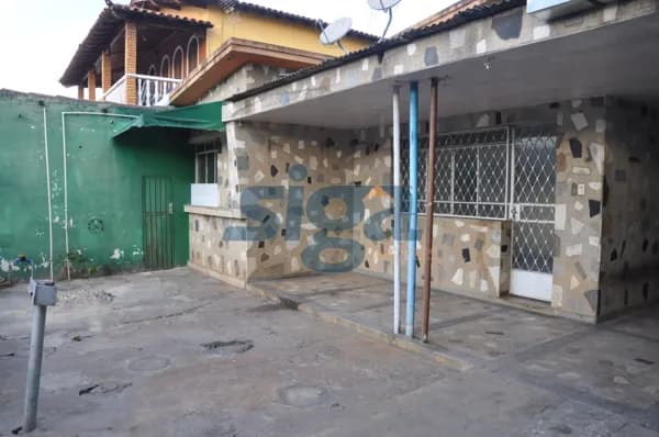 Casa bem localizada no centro da cidade