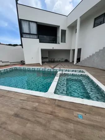 Casa em Vargem - Centro