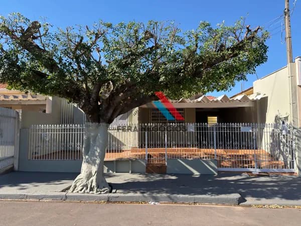 Casa em Mirandópolis - Centro