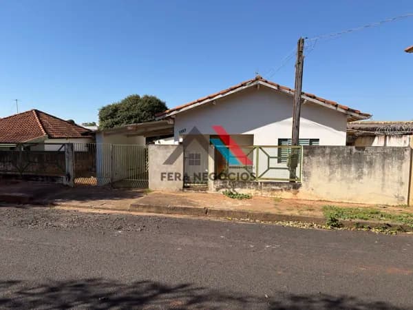 Casa em Mirandópolis - Centro