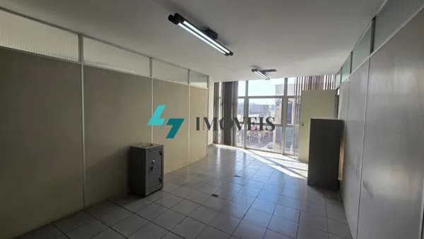 SALA VENDA COMERCIAL 100M² PISO CER. E DIVISÓRIAS - EDIF. LATORRE - JUNDIAÍ - S.P.