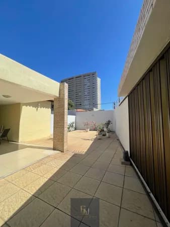 Casa comercial á venda no jóquei