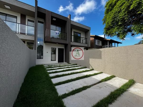 Sobrado em Florianópolis - São João do Rio Vermelho