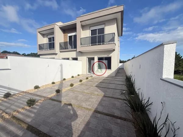 Sobrado em Florianópolis - São João do Rio Vermelho
