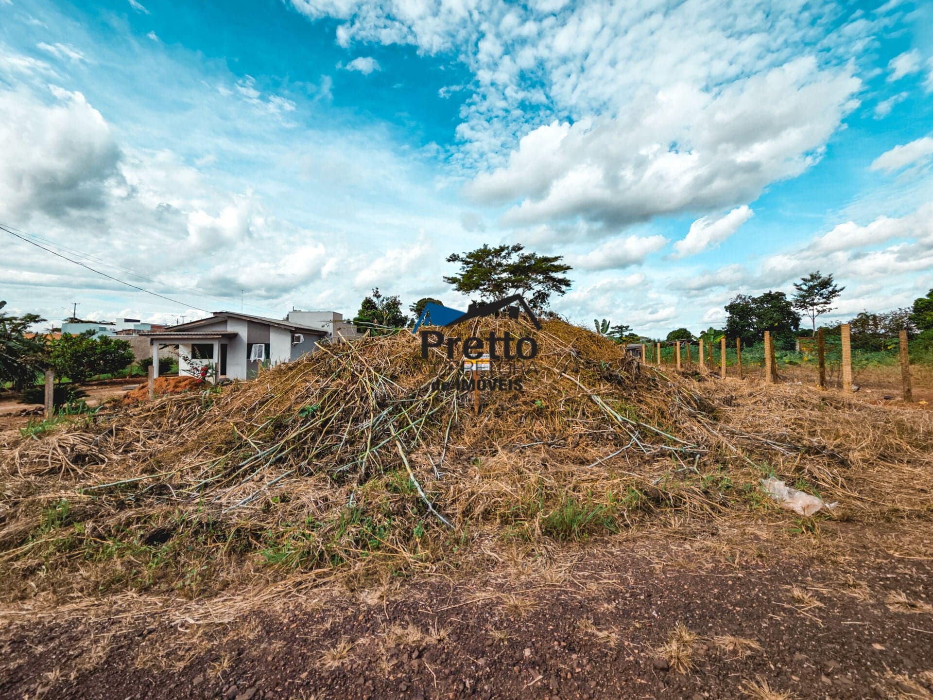 Vende-se Terreno Inteiro com preço Excelente localizado no bairro Santa Luzia em Colorado do Oeste/RO