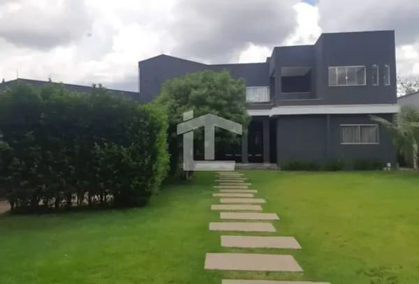 Casa com 3 Moradias | 8 Quartos | Área Gourmet e Aquecimento Solar