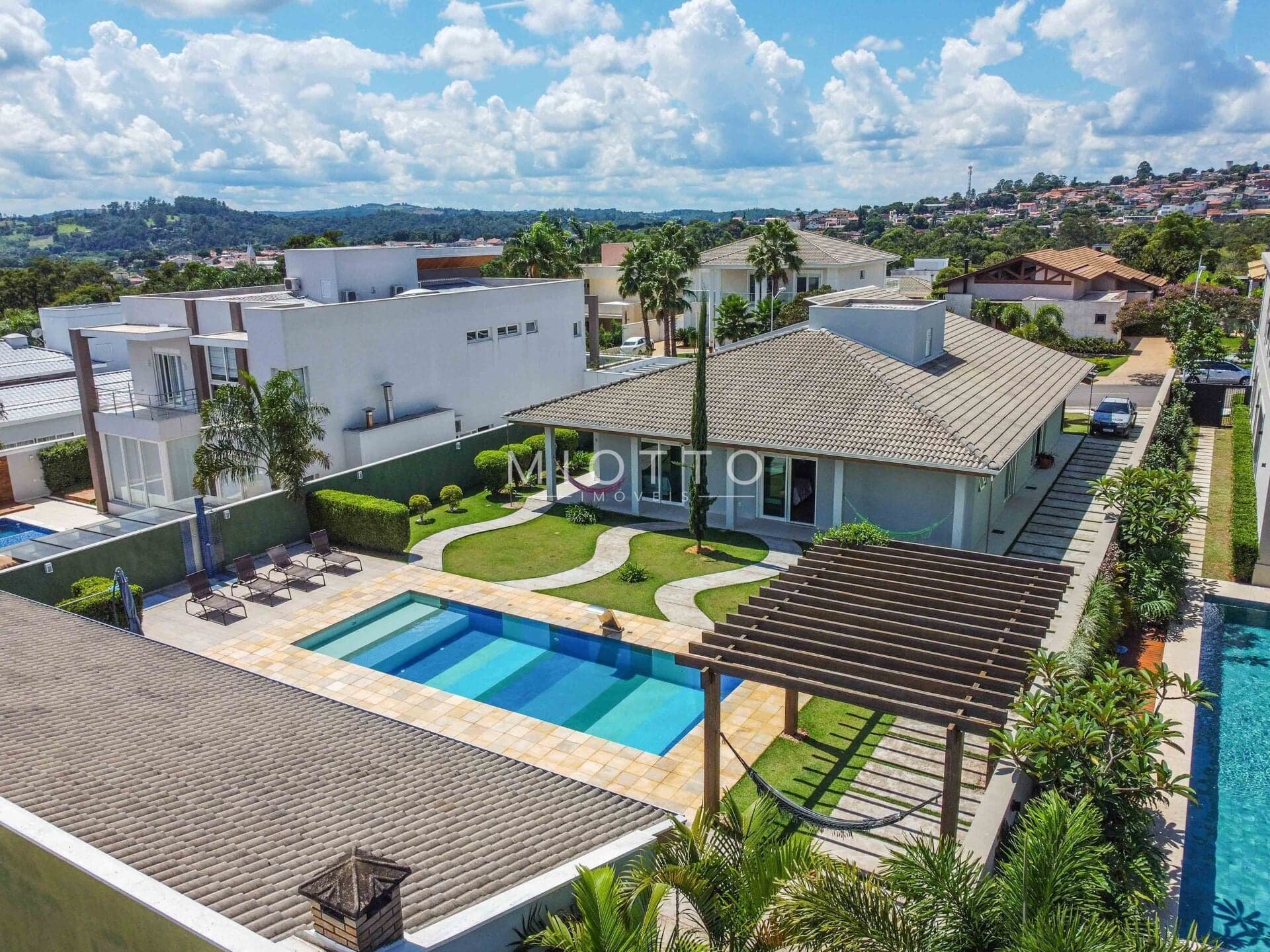 Casa térrea com 3 suítes no QUINTA DAS PAINEIRAS em Jundiaí/SP por R$ 4.028.000