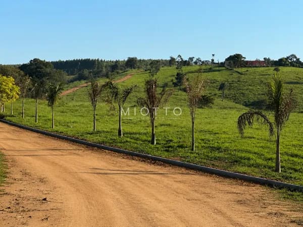 Terreno de 22.439m² no condomínio FAZENDA PÔR DO SOL por R$ 950.000