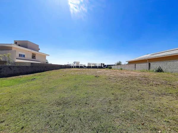 Terreno plano de 1000m² no PORTAL DA COLINA em Jundiaí/SP por R$ 900.000