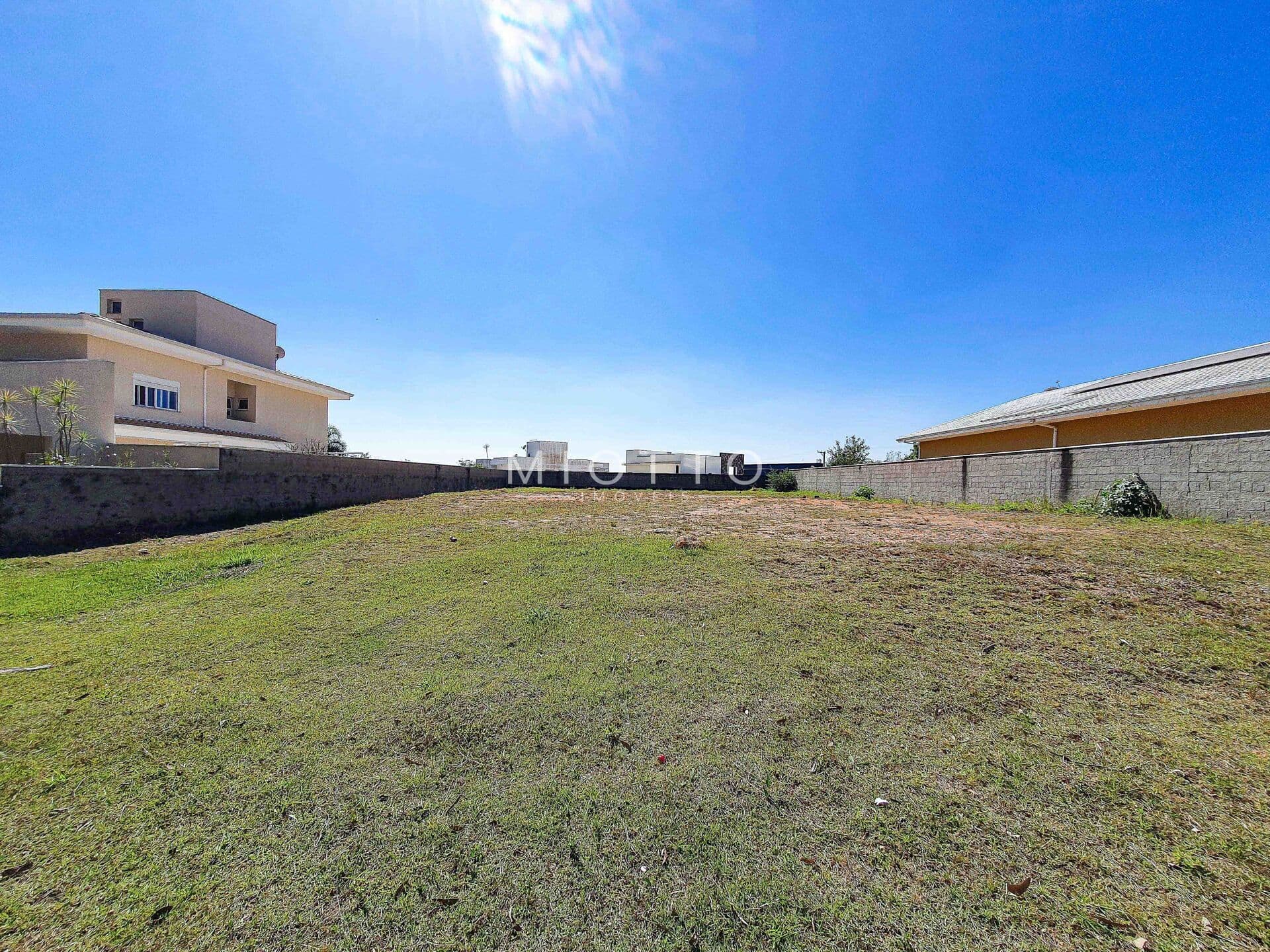 Terreno plano de 1000m² no PORTAL DA COLINA em Jundiaí/SP por R$ 900.000