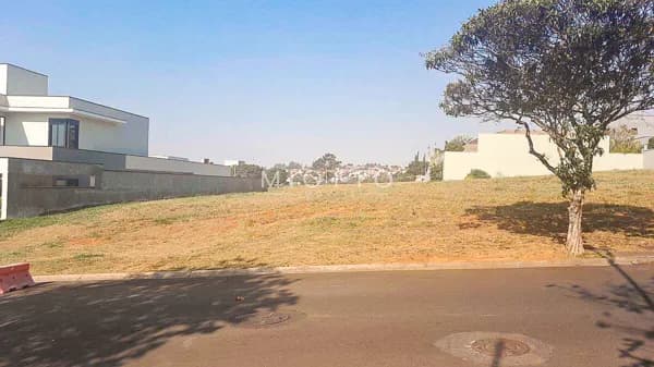 Terreno de 1100m² no QUINTA DAS PAINEIRAS em Jundiaí/SP por R$ 2.100.000