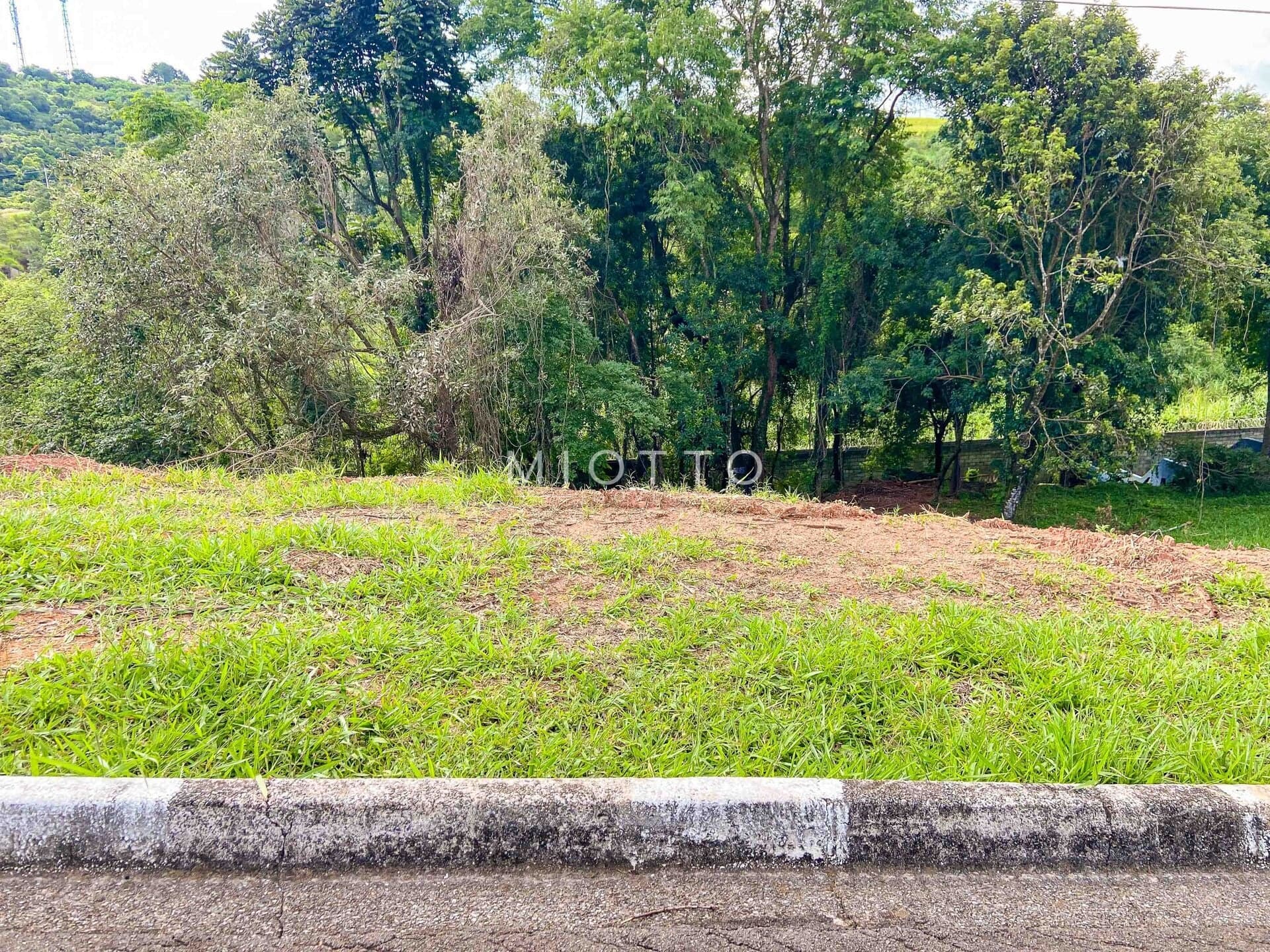 Terreno de 977m² no RESIDENCIAL DOS LAGOS em Jundiaí/SP por R$ 424.000