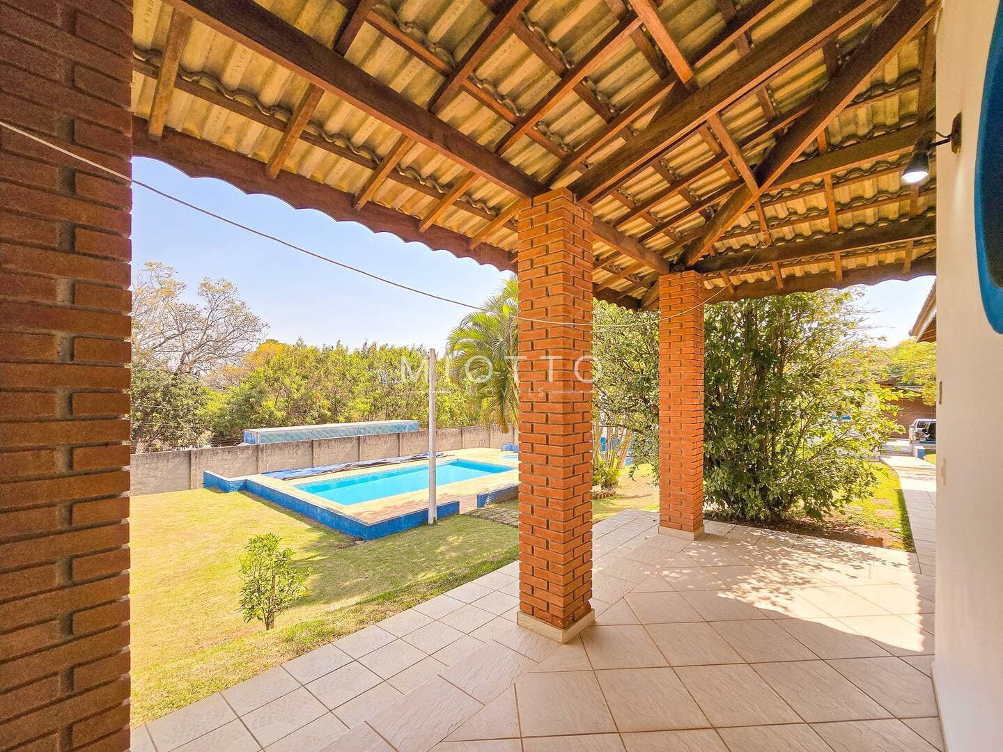 Casa térrea com 4 dormitórios no MEDEIROS por R$ 1.980.000