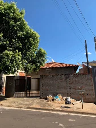 Casa em Mirandópolis - Centro