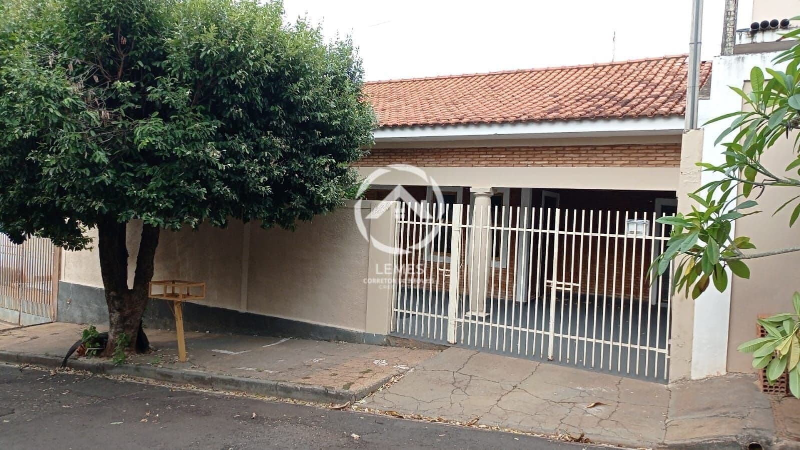 Casa em Mirandópolis - Centro