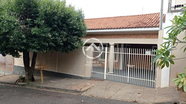 Casa em Mirandópolis - Centro