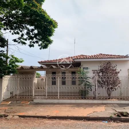 Casa em Mirandópolis - Centro