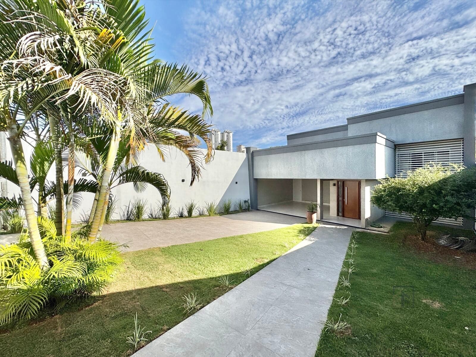 Casa com 3 quartos com piscina a venda no bairro Jardim Goiás em Goiânia