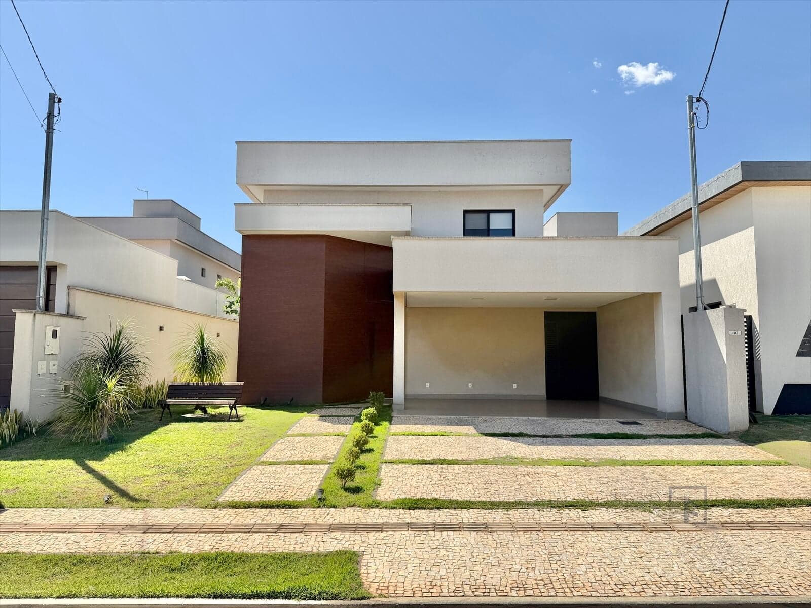 Sobrado com 4 quartos a venda condomínio Jardins Bolonha