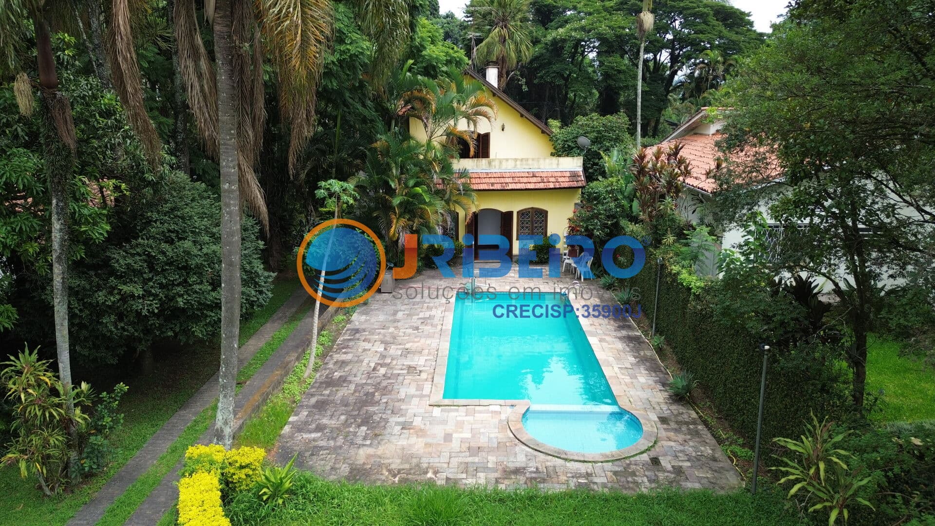 Casa com piscina aquecida, em 1000 mts² de terreno no Jardim Floresta, 3 suítes, 10 vagas
