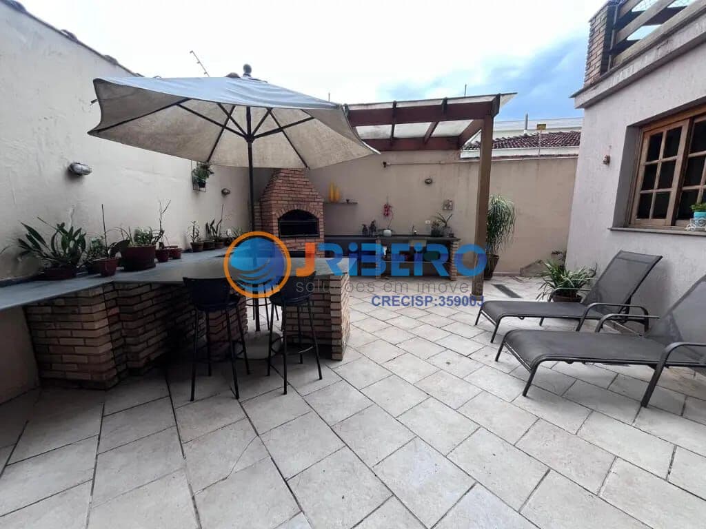 Casa com 269 mts² 4 dormiutórios 2 suítes 5 vagas, quintal