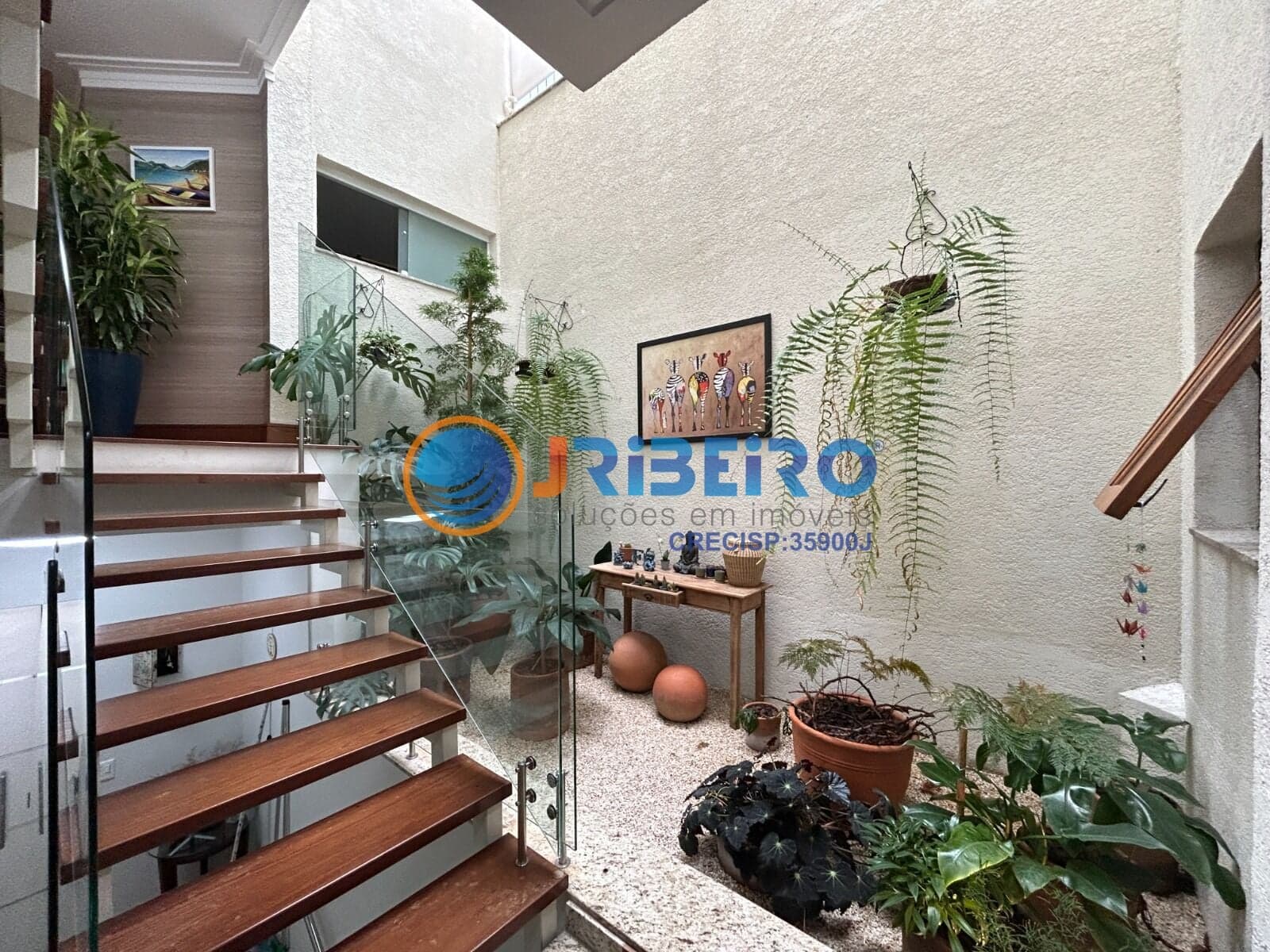 Casa Alto Padrão com píscina 3 dormitórios, 6 vagas