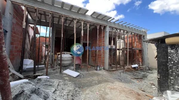 Casa Linear Geminada | 3 Quartos | 2 banhos | 2 Vagas | no Planalto |