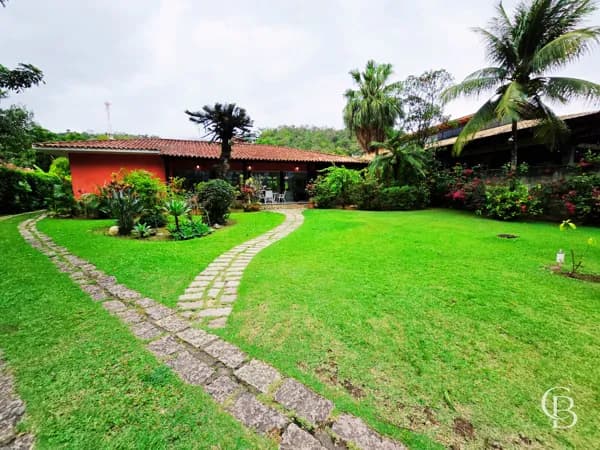 Casa Térrea em Localização Privilegiada – Frente para o Mar e para a Avenida Principal