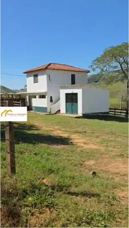 FazendaVendo 25 alqueires Localização São Fidelis Região de Vagem Grande 2 km do centro da cidade Casa sede Curral e estábulo para gado de leite. Escritório Tanque para resfriador Pomar de frutas 70 % de baixada plantada Energia trifásico Cerca