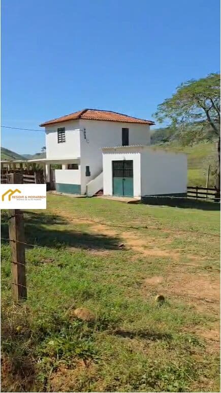 FazendaVendo 25 alqueires Localização São Fidelis Região de Vagem Grande 2 km do centro da cidade Casa sede Curral e estábulo para gado de leite. Escritório Tanque para resfriador Pomar de frutas 70 % de baixada plantada Energia trifásico Cerca