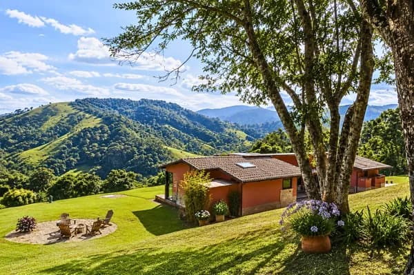 Casa Sustentável em Gonçalves | Rio, floresta e vista para as montanhas