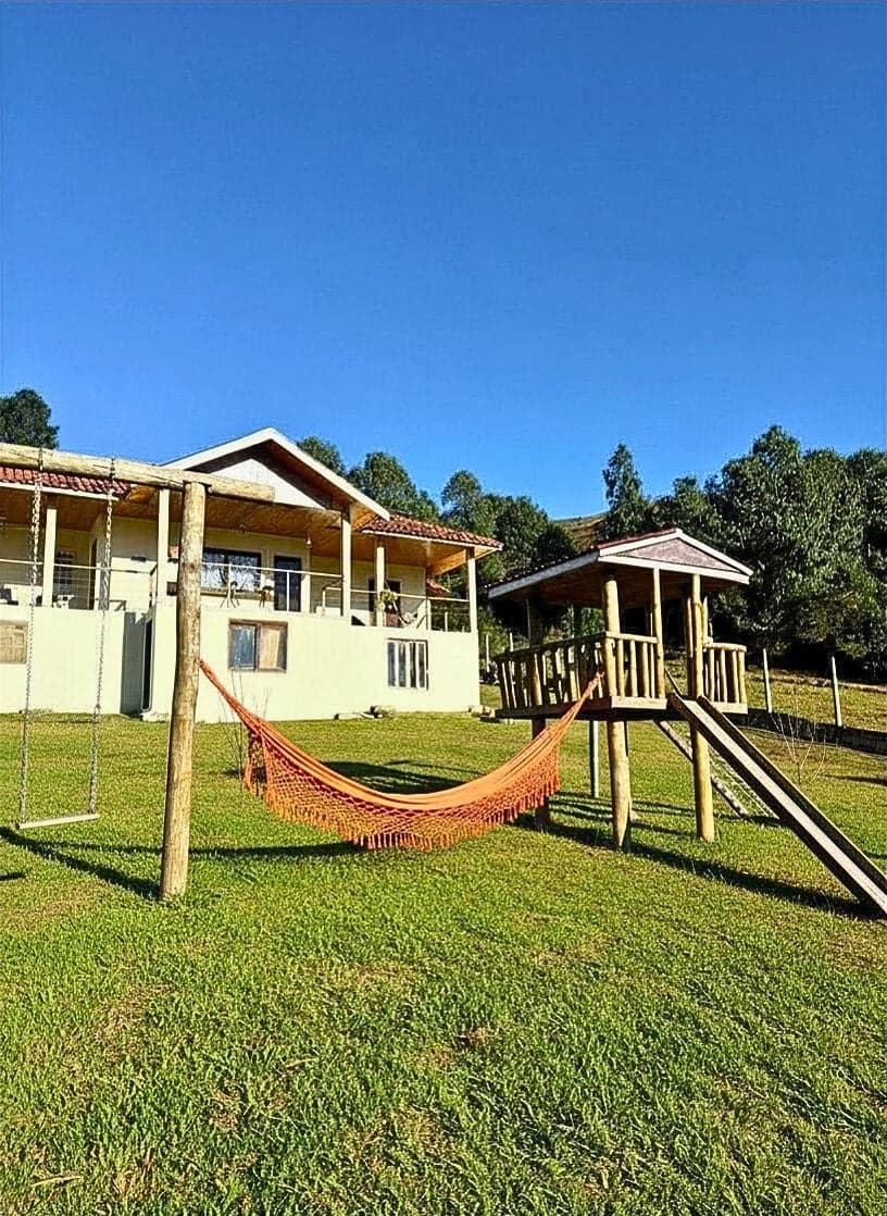 Chácara com Vista para o Nascer do Sol e 3 Suítes no Parque Ferradura