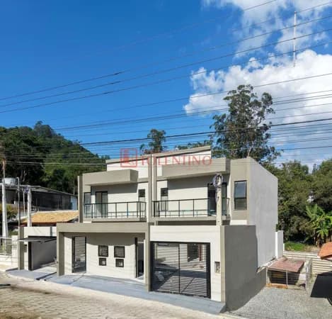 Sobrado em Itajaí - Fazenda