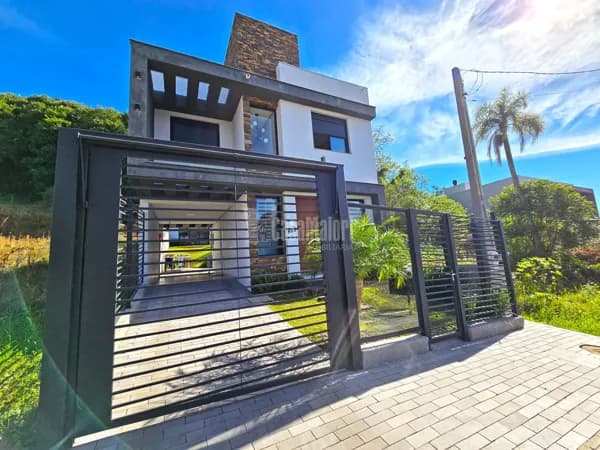 Casa Mobiliada em Alto Padrão - 3 dormitórios com Quiosque!