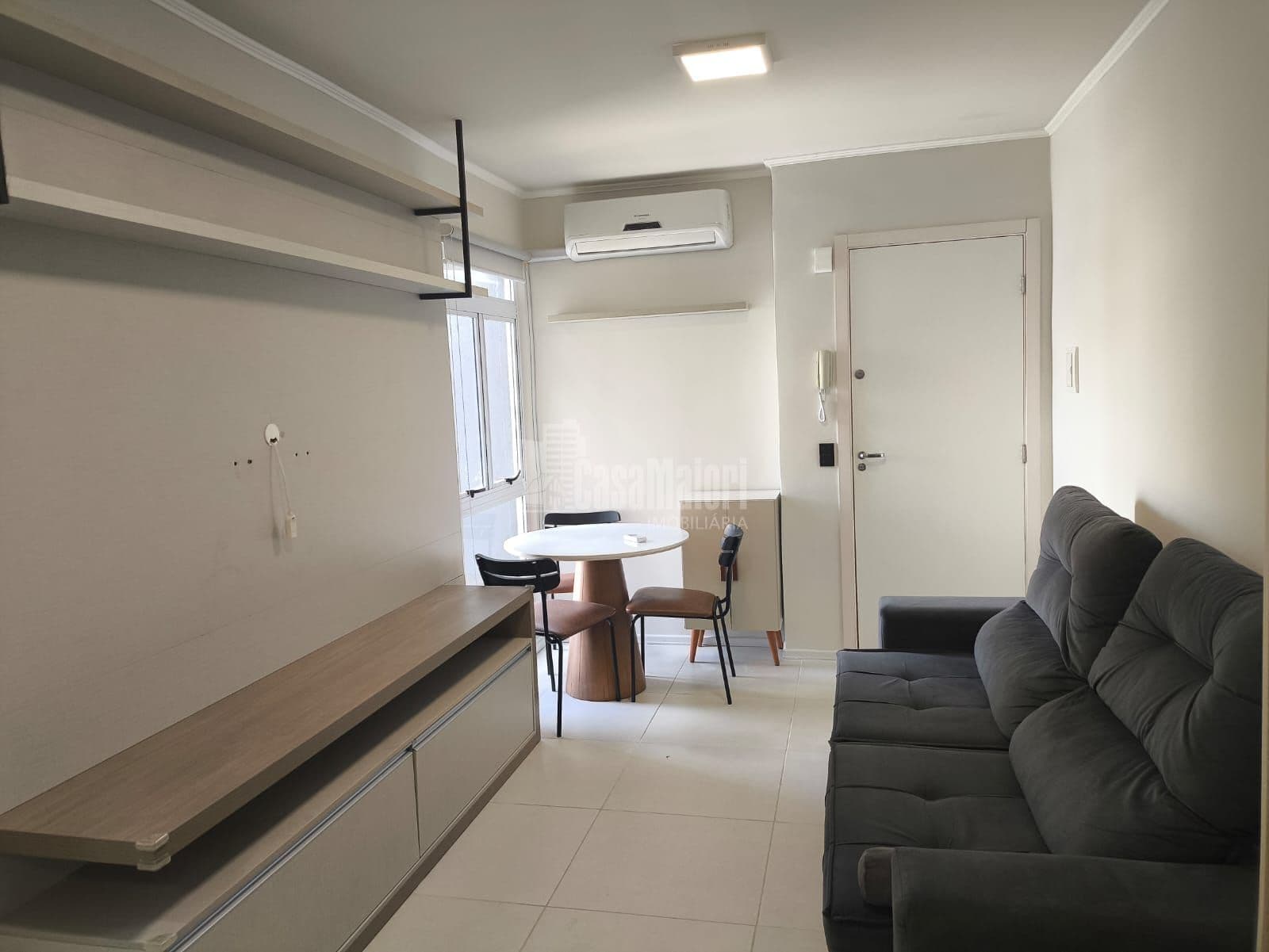 Apartamento semi-mobiliado com 2 dormitórios!