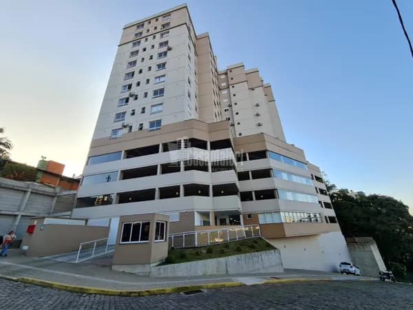 Apartamento Studio semi-mobiliado localizado no Bairro Humaitá