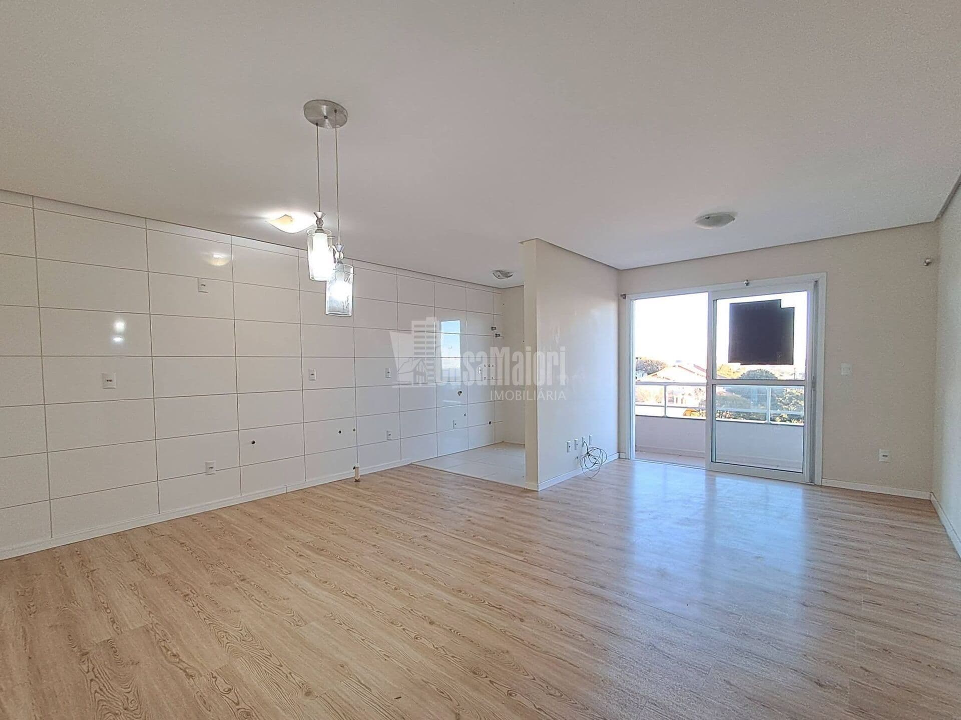 Apartamento de 2 Dormitórios com sacada aberta!