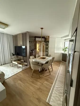 Apartamento Central de 2 dormitórios com 2 sacadas!