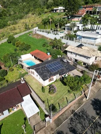 Casa com piscina e energia solar no Bairro Dom Vicente – Bom Princípio/RS